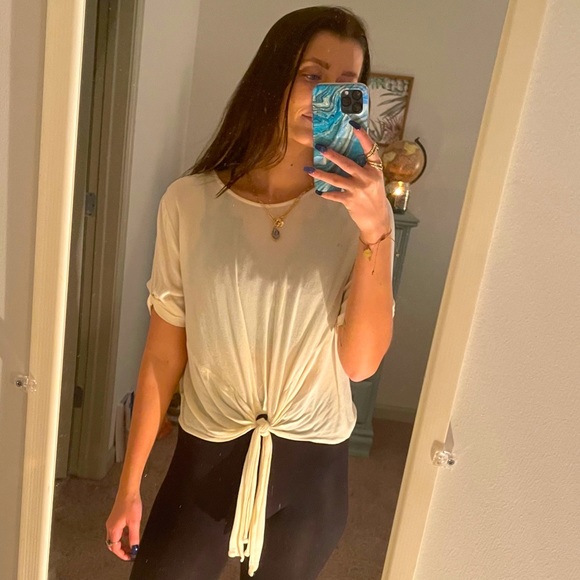 Short Sleeve Blouse - Picture 2 of 5